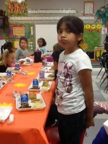 Vídeo preparación comida Thanksgiving por equipos.