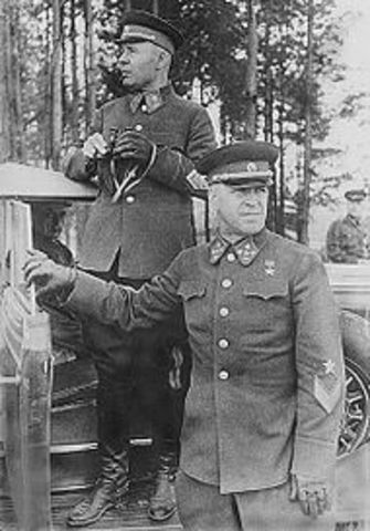 Окончил Высшие военно-академические курсы в 1922.