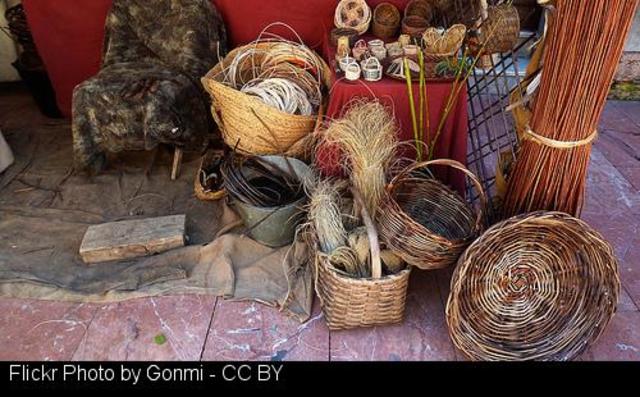 O Incio trabaja la madera y las cestas