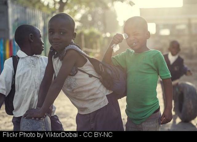 Una joven periodista de Sarria da ejemplo de solidaridad en África