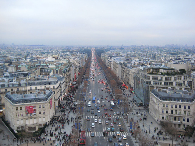 Les Champs Elysées est prolongée