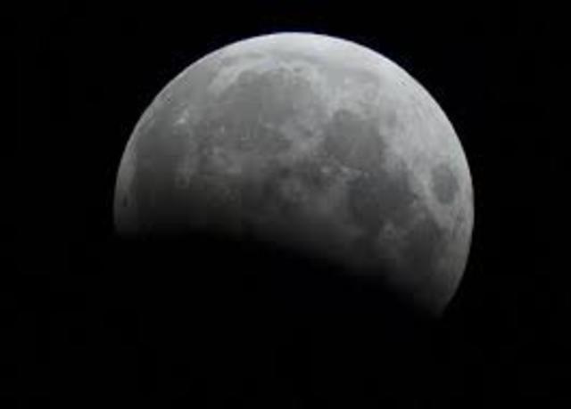 No oyes ladrar los perros