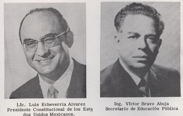 Secretario de educación Víctor Bravo Ahuja
