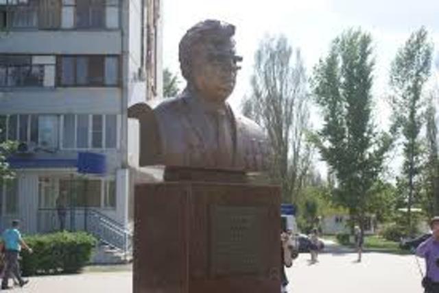 Памятник известному строителю и руководителю советской эпохи Юрию Даниловичу Чечину