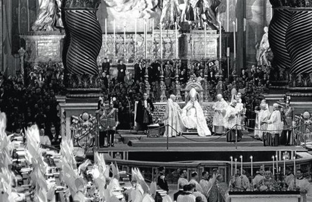 Se inaugura solemnemente el concilio con 2000 obispos en Roma.