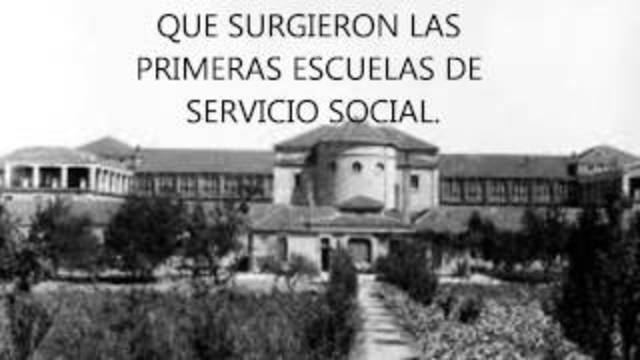 Fundacion de la primera escuela de Trabajo Social .