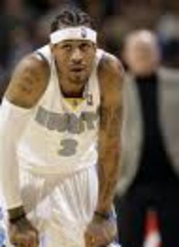 signs a six year, $70 million contrat extension with the 76ers.