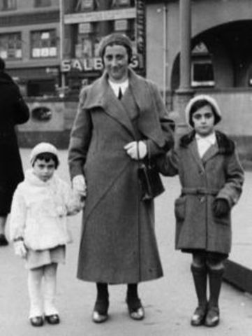 Anne, Edith, and Margot move to Amsterdam