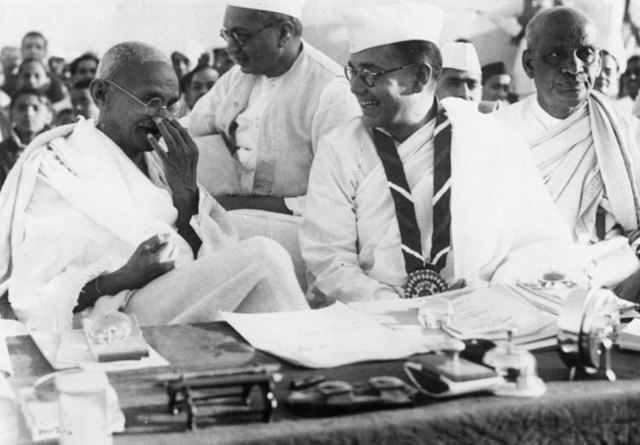 Gandhi attends National Congress