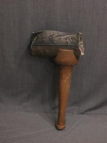 Деревянный протез ноги пирата. Песня деревянная нога. Песня деревянная нога. Произведение деревянная нога. Деревянный протез пирата.