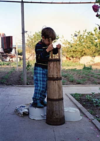 Falece un neno de 4 anos de Sarria (Pintín) que caeu nunha fosa de purín