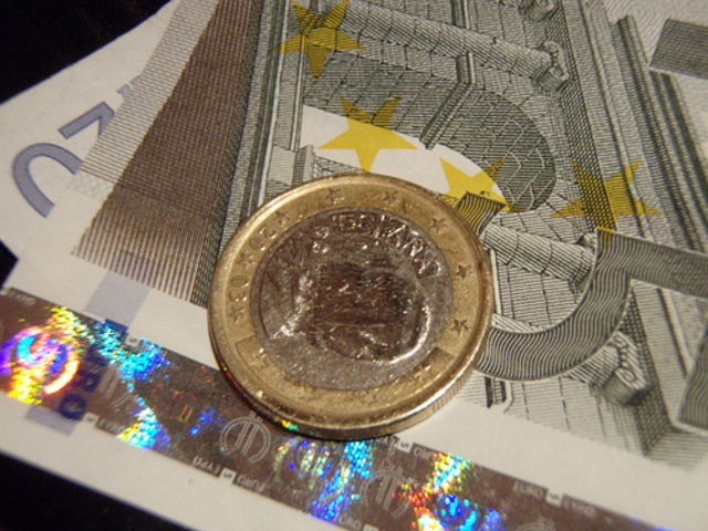 Roban en dos noches consecutivas en un centro docente y una clínica de Sarria, con escaso botín