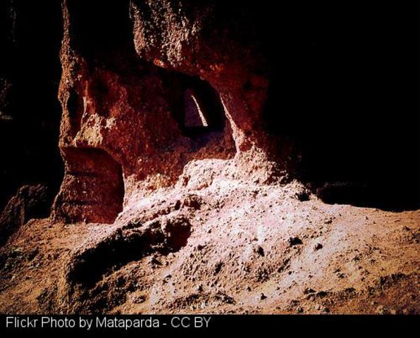 Adega pide a los distintos grupos parlamentarios protección para Cova Eirós