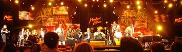 realizó una breve gira por España, interpretando sus temas más clásicos en Madrid y Valladolid.