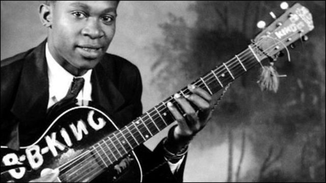 B.B KING COMPRA SU PRIMERA GUITARRA