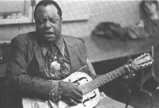 Siguió a Bukka White
