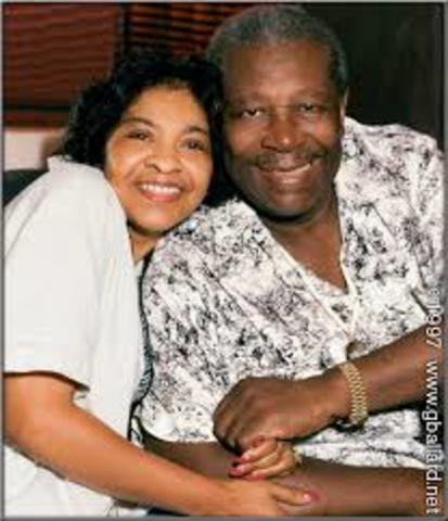 Se casa con Martha Lee Denton