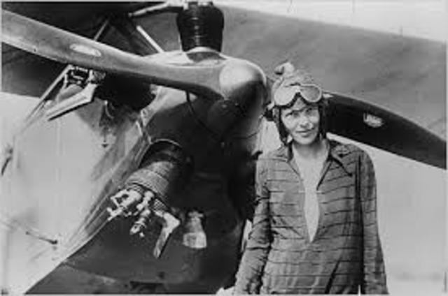 Amelia Earhart dissapears