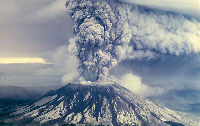 mount st. helens explodes
