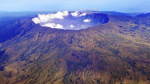 volcano tamborza erupts, sumbawa island