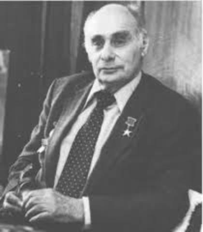 Soviet physicist Georgi Flerov learns about U.S. work on development of atomic bombs