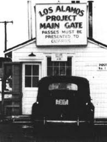 Physicists gathered with Oppenheimer and his assistant Robert Serber to discuss Los Almos progress: The Gadget