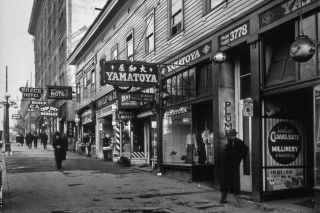 Development of many Chinatowns, the more famous : Chinatown of Seattle