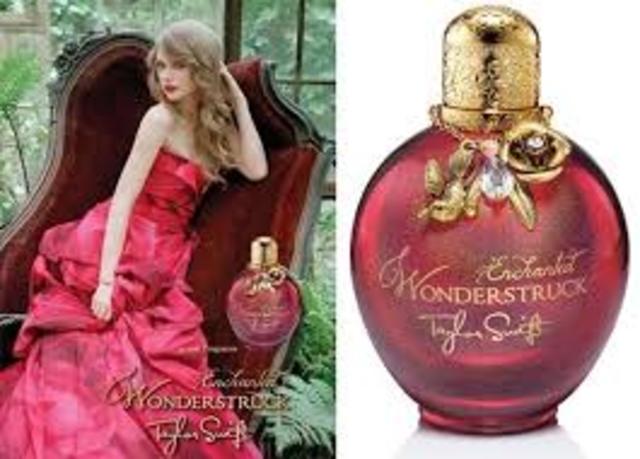 Primera promoción de una celebridad Se produce cuando Fatty Arbuckle afirma que los cigarrillos Murad son la preferidos por los hombres de gusto refinado.