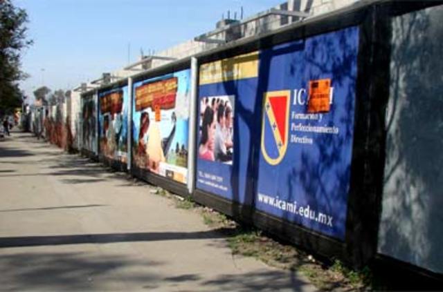 Las primeras vallas publicitarias en Estados Unidos surgieron de la mano de los primeros automóviles.