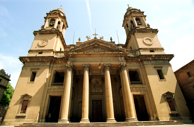 Conclusión de la reconstrucción de la catedral de Pamplona