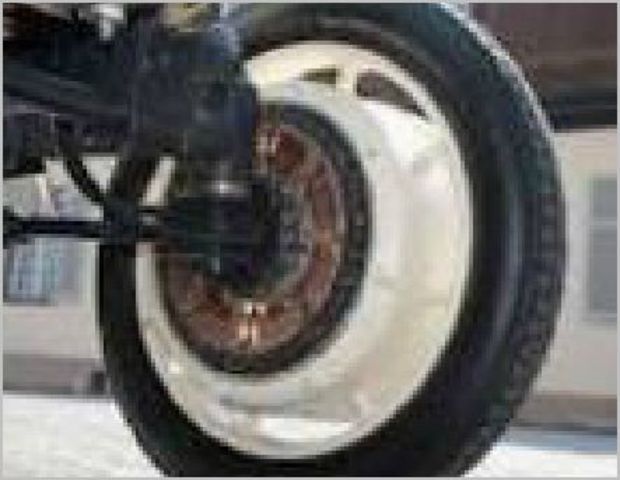 First four wheel brakes fited to a motorcar