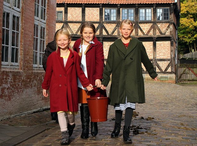 Emma 8 år, Antonie 4 år