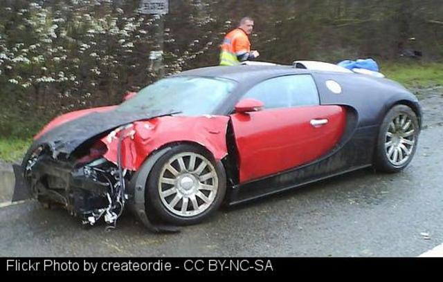 Un home natural de Sarria choca frontolateralmente contra un turismo en Bóveda (Lugo)