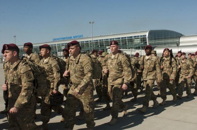 300 U.S. paratroopers go into Ukraine