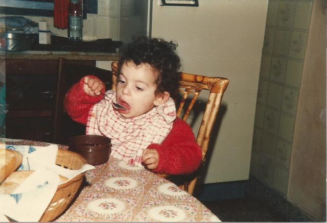 Estrenando mi primer SILLITA ALTA, y saboreando la sopita de mamá!!!