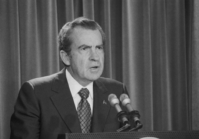 richard nixon watergate scandal