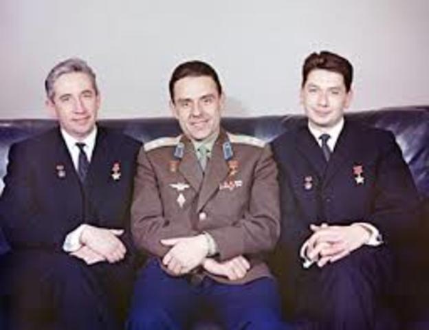 el primer vuelo con dos tripulantes.