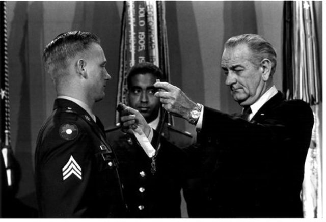 forrest gump receives medal of honor and meets president lundon b. johnson