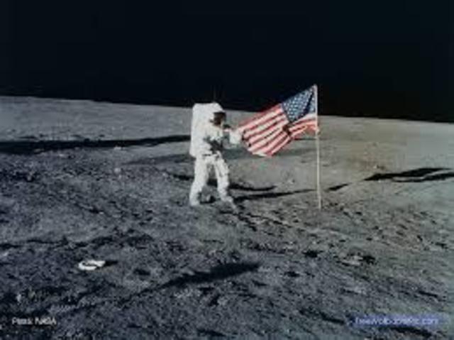 United states lands on the moon