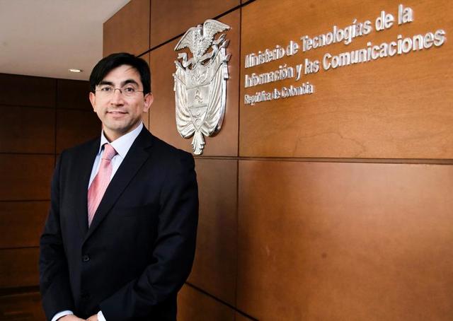 ALVARO URIBE EL MINSITERIO DE TECNOLOGIAS DE LA INFORAMCION Y LA COMUNICACION