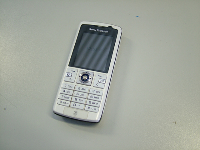 Apple lanza el iPhone 2G.