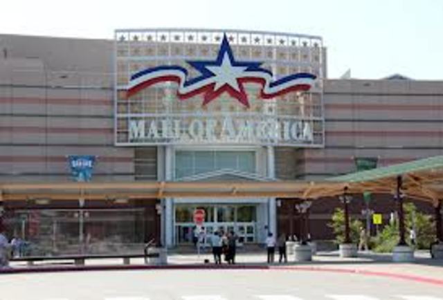 Mall of America opens for business