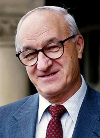 Nace Albert Bandura