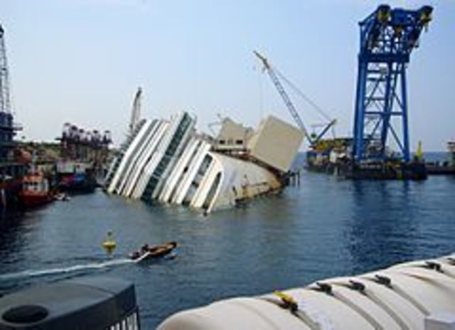 Costa Concordia sinks