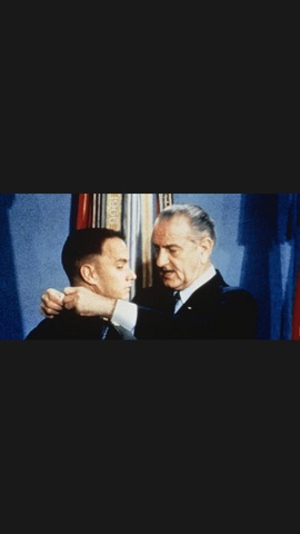 Forrest recevies medal of honor