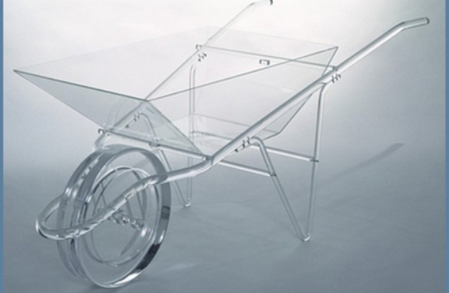 PLASTICO TRANSPARENTE  COMO EL VIDRIO.