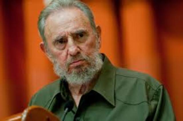 La constitución declara a Fidel Castro como jefe de estado y gobierno
