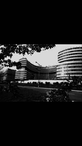 watergate breaks in