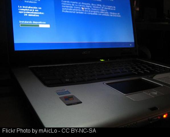 Microsoft lanza ao mercado o sistema operativo Wndows XP