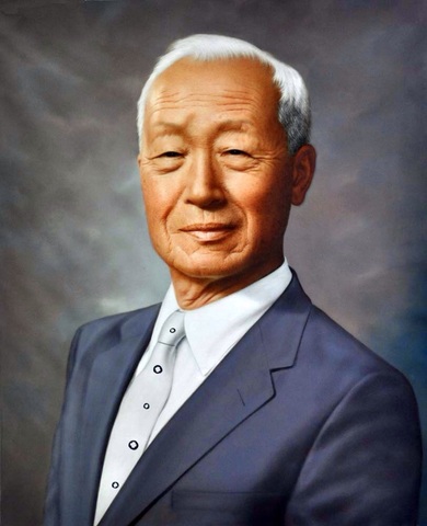 South Korean President Syngman Rhee executes 100,000 people.